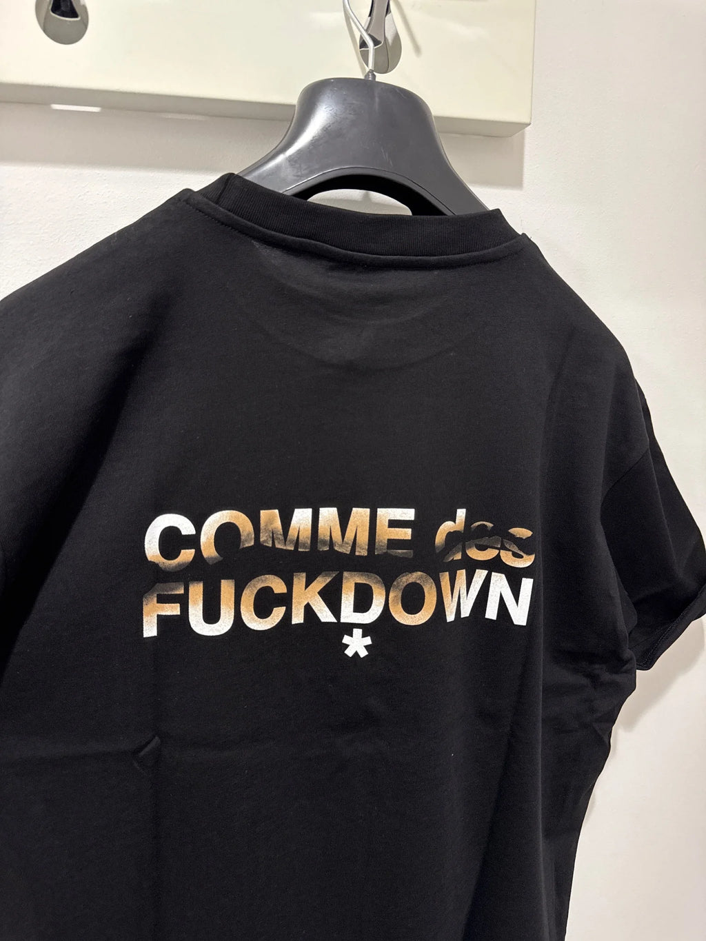 T-shirt Comme Des Fuckdown